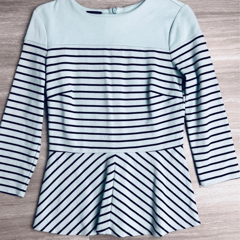 🛍 5/$25🛍Talbots Light Blue Crewneck Top with Navy Label